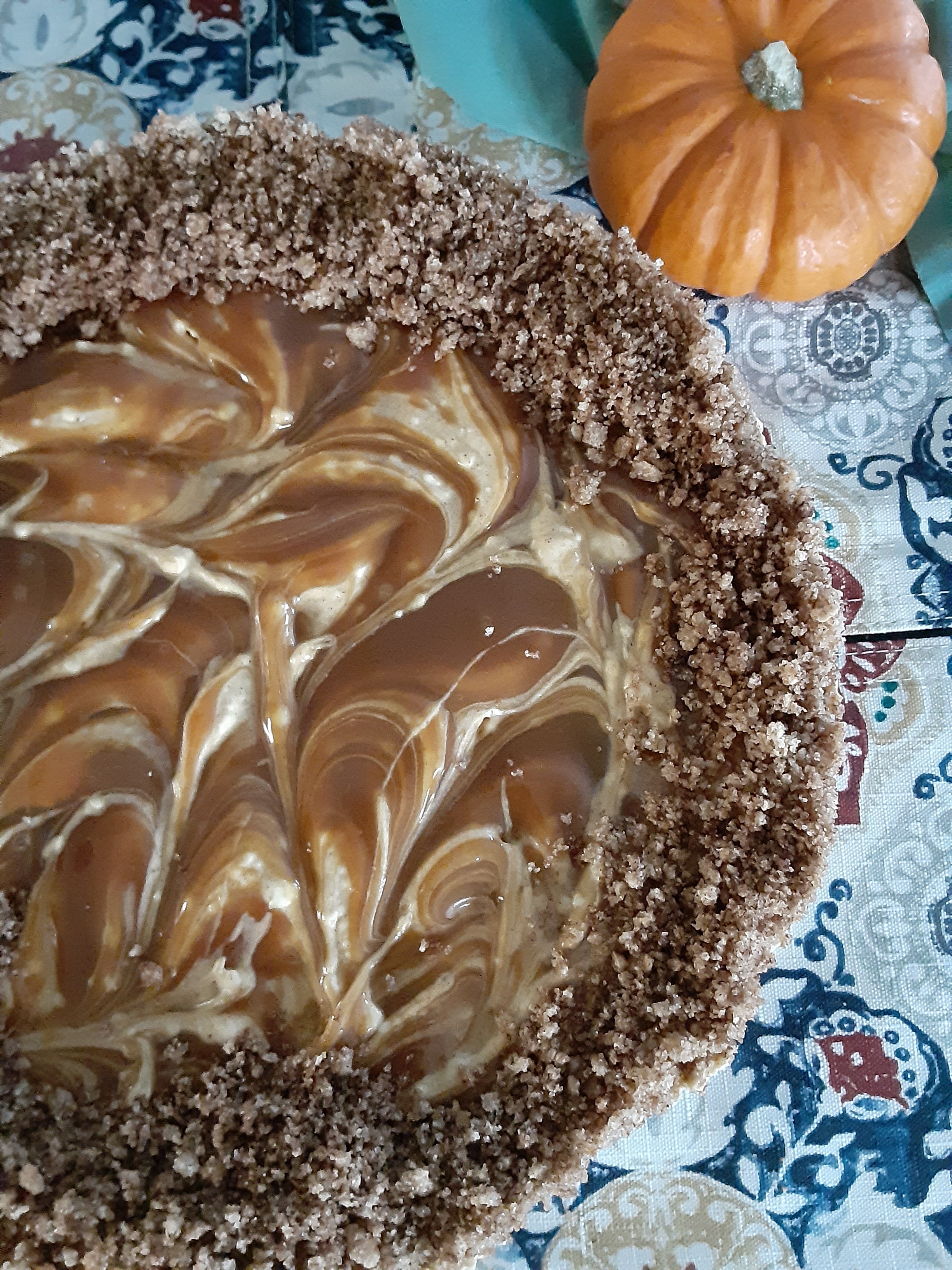 No Bake Pumpkin Cheesecake with Cinnamon and Caramel&nbsp;Swirl